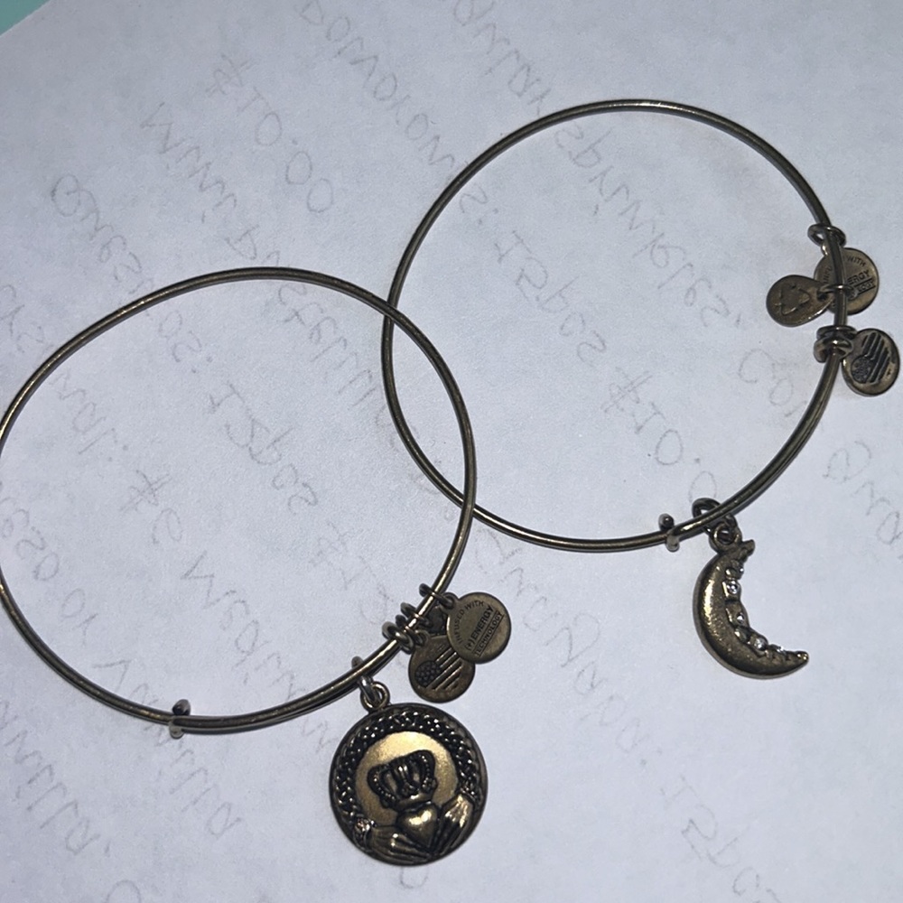 2 bracelets - Picture 2 of 4
